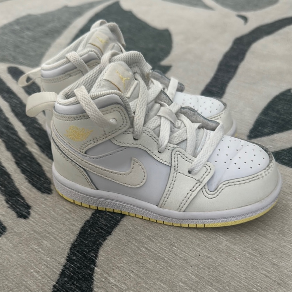 Nike White and Butter Yellow Toddler Sneakers-used